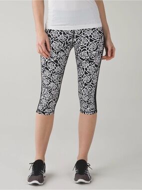Lululemon Real Quick Crop Leggings Size 4 Black White Geometric Print